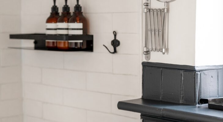 Modernisez votre cuisine avec un distributeur de savon intégré au plan de travail : guide complet